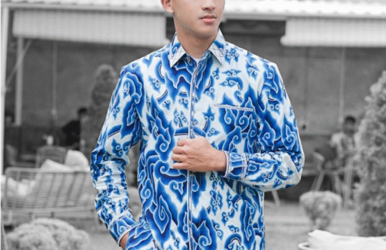 Batik Trusmi Batik Tulis Premium - Kemeja Mega Mendung Putih LMBT Biru