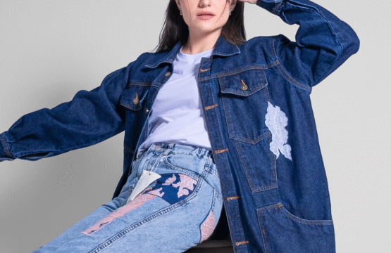 Batik Trusmi Denim Life Series – Jaket Wanita Denim Kombinasi Batik Mega Mendung