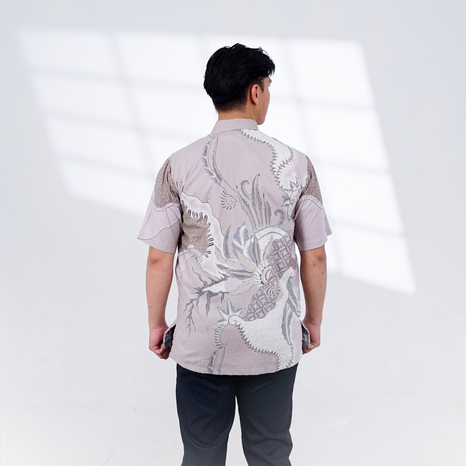 Batik Trusmi Hem Reguler Bahan Dobby 22647A Abu MUN - Gambar 5