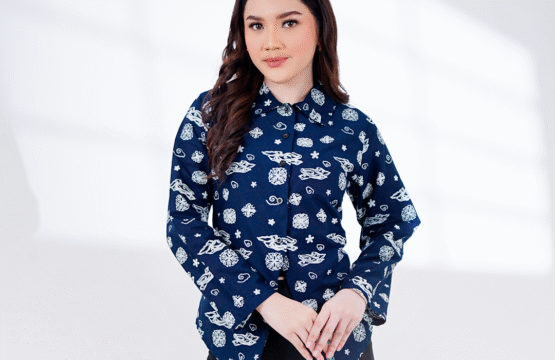 Batik Trusmi Blouse Batik Lysia AAB Navy MYD