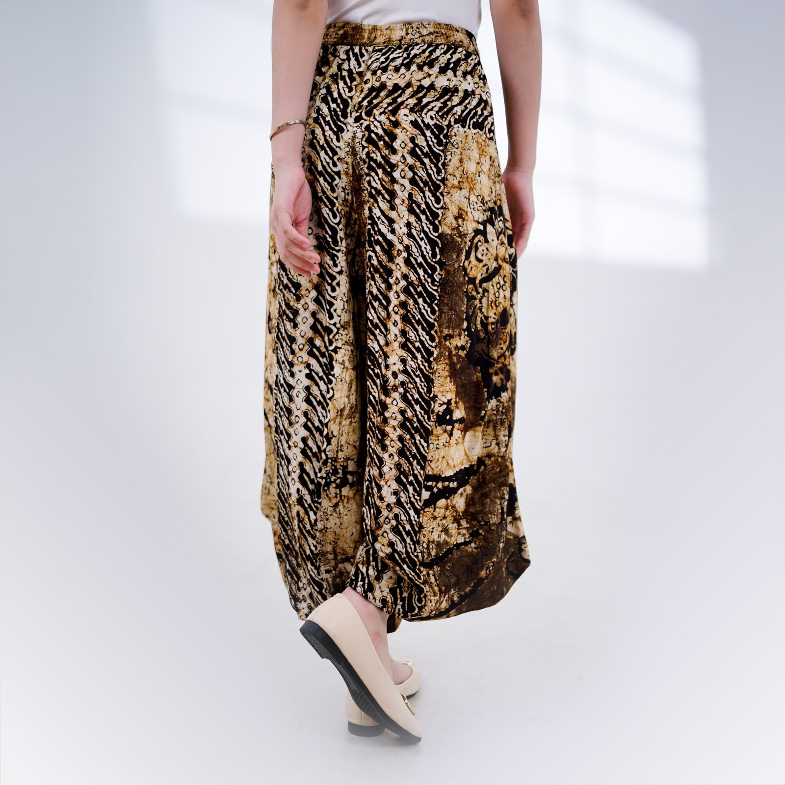 Batik Trusmi Celana Kulot Motif Aladin Coklat MRT - Gambar 2