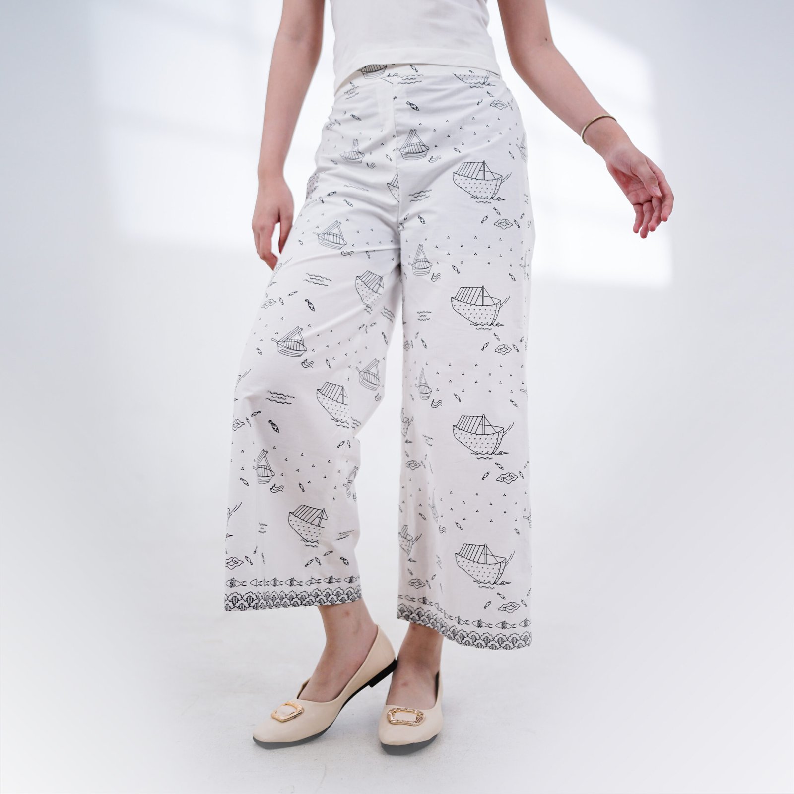 Batik Trusmi Celana Kulot Motif Pralayar Putih - Gambar 2