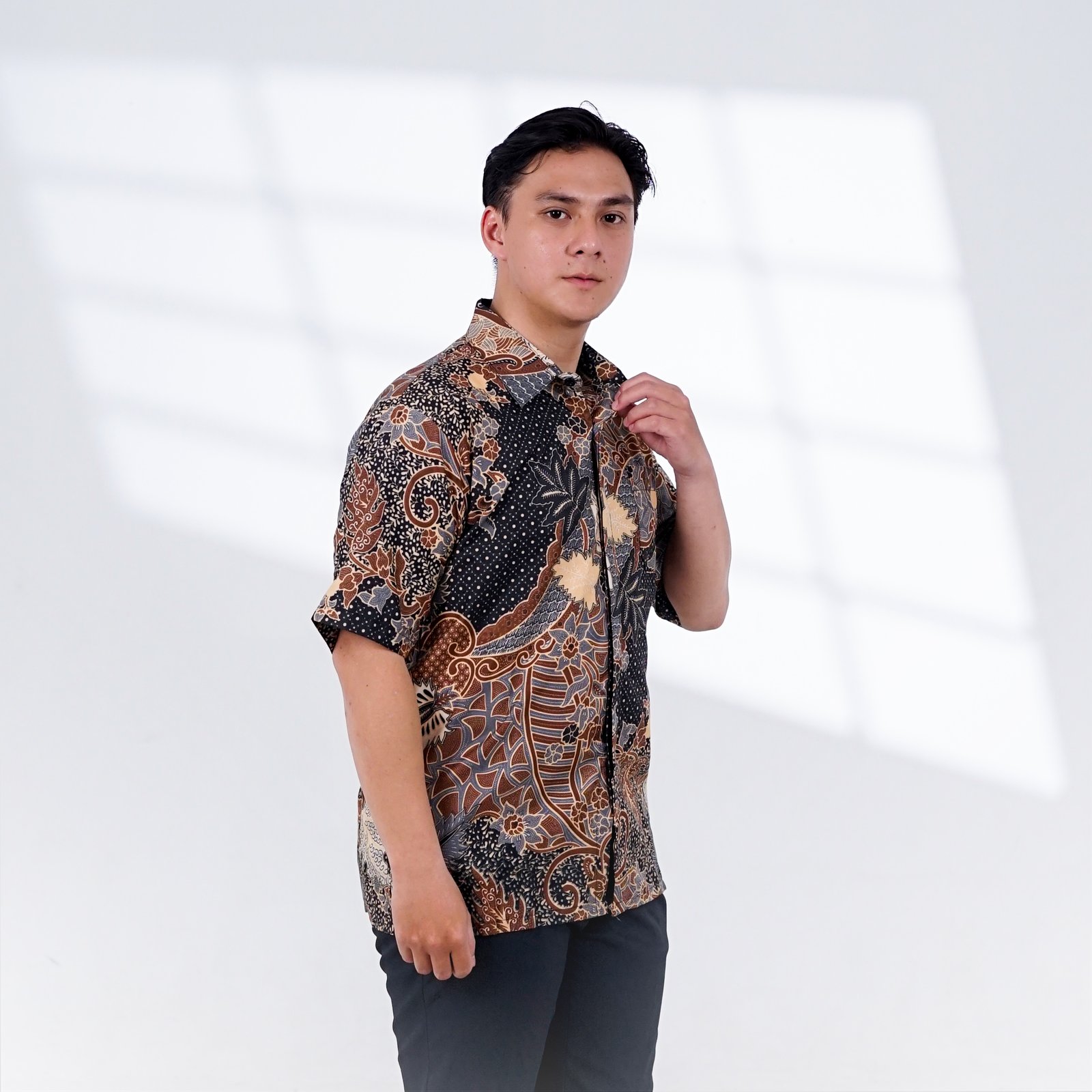 Batik Trusmi Hem Motif Kombinasi Sari Ayu BUL - Gambar 3