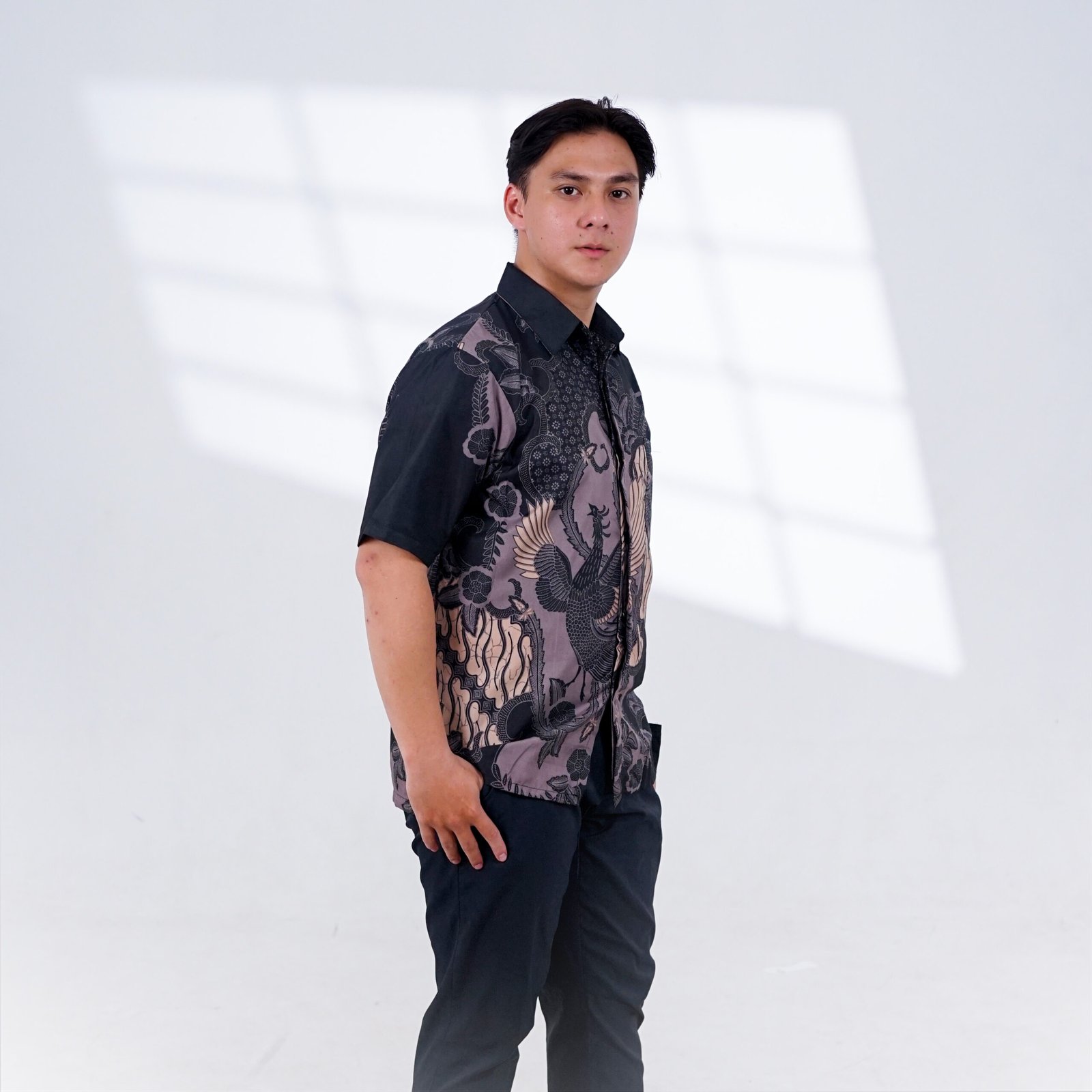 Batik Trusmi Hem Motif Kombinasi Burung Sogan Hitam BUL - Gambar 3