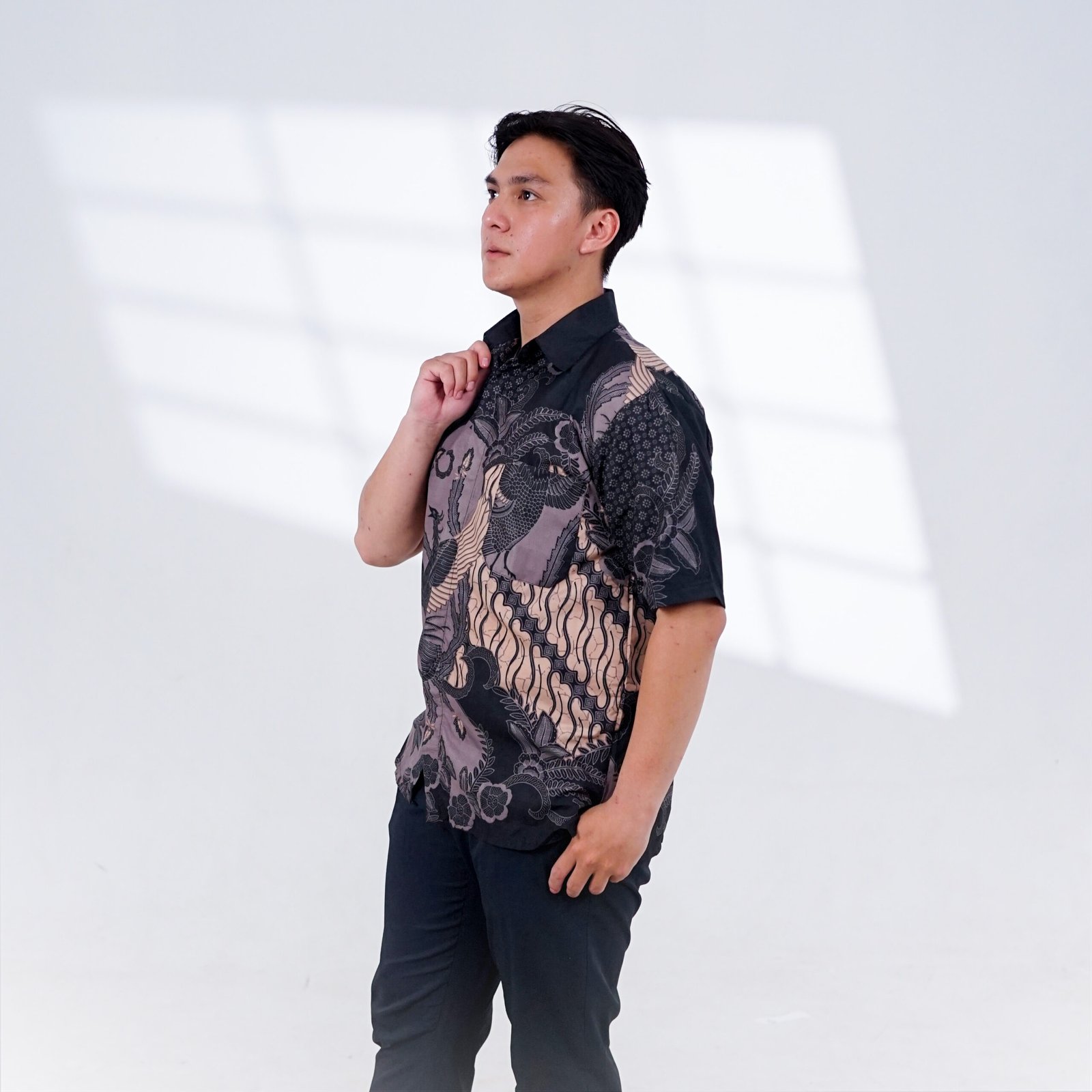 Batik Trusmi Hem Motif Kombinasi Burung Sogan Hitam BUL - Gambar 4