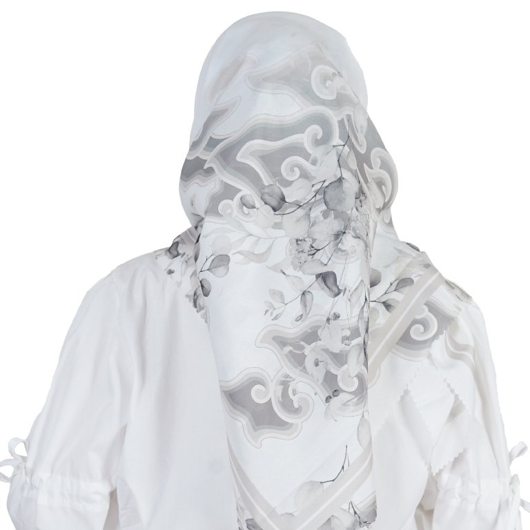 Batik Trusmi Batik Motif Mega Mendung - Hijab Voal Segi Empat Tepian - Gambar 5