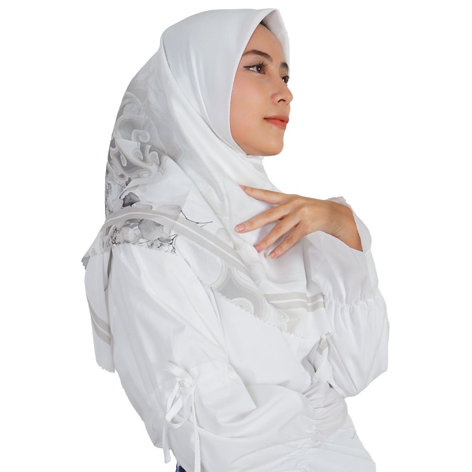 Batik Trusmi Batik Motif Mega Mendung - Hijab Voal Segi Empat Tepian - Gambar 4