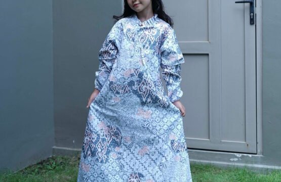 Batik Trusmi Motif Mega Mendung - Gamis Anak Kombinasi Pastel BNA