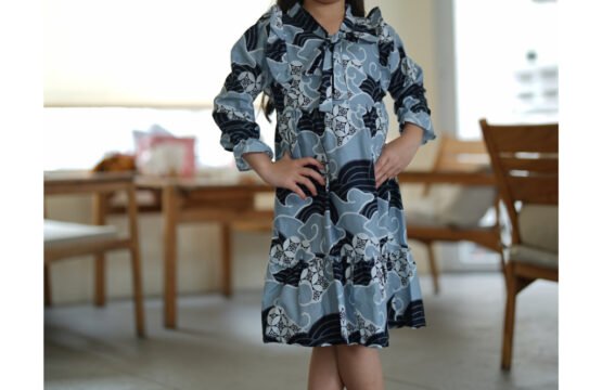 Batik Trusmi Dress Batik Anak Perempuan Motif Kawung Abu MOP
