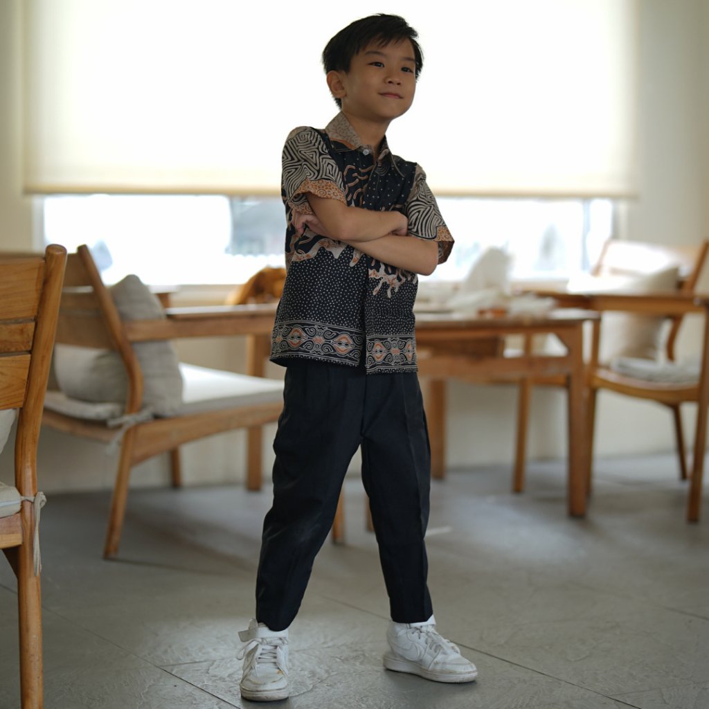 Batik Trusmi Hem Batik Anak Motif Kombinasi Aima Hitam - Gambar 3