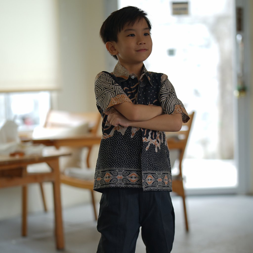 Batik Trusmi Hem Batik Anak Motif Kombinasi Aima Hitam - Gambar 2