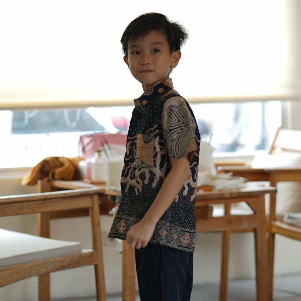 Batik Trusmi Hem Batik Anak Motif Kombinasi Aima Hitam - Gambar 4