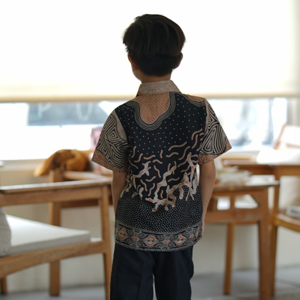 Batik Trusmi Hem Batik Anak Motif Kombinasi Aima Hitam - Gambar 5