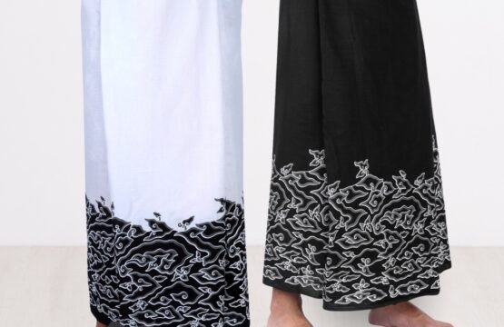 Batik Trusmi Sarung Batik - Sarung Hitam Putih Polos Motif Megamendung ATK