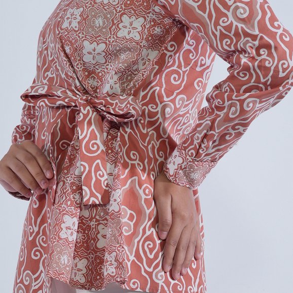 Batik Trusmi Motif Mega Mendung - Blouse Batik Zuoyi Salem - Gambar 2
