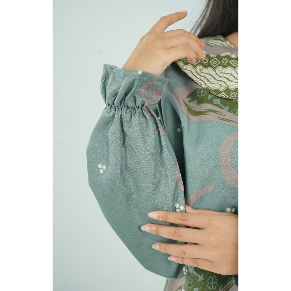 Batik Trusmi Set Couple Blouse Batik & Kemeja Batik Laveya Hijau BUL - Gambar 6