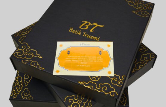 Batik Trusmi Dus Premium – Pembungkus Batik, Gift, Hadiah & Hampers