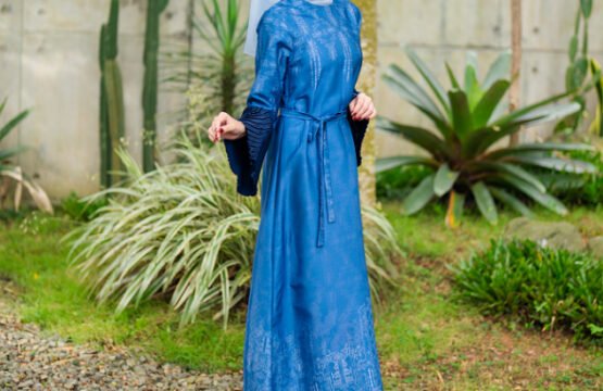 Batik Trusmi Dress Panjang Kiraya Ramadhan - Koleksi Garatris Series Satin Premium Plisket Biru