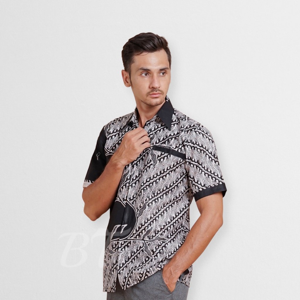 Batik Trusmi Hem Pria Motif Parang 1/2 Hitam DNG
