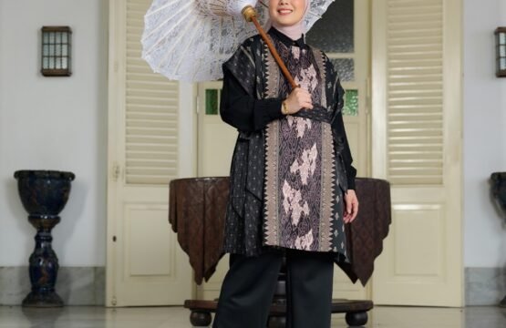 Batik Trusmi X Nobby X Tya Ariestya Byanaka - Outer Batwing Sarimbit Series Tali Samping Bahan Ayesha Silk