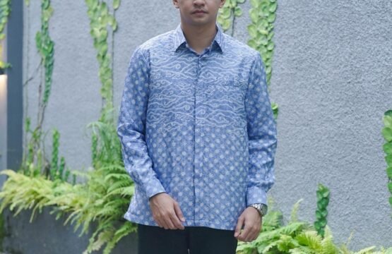Batik Trusmi Kemeja Motif Mega Mendung Kalifa Biru KBT - Koleksi Ramadhan Idul Fitri