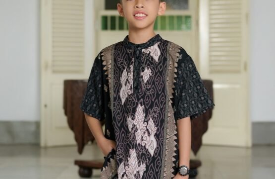 Batik Trusmi X Nobby X Tya Ariestya Byanaka SM Kids Kemeja Anak Kerah Mandarin Sarimbit Series Bahan Poly Dobby