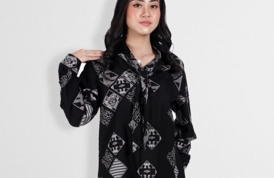 Batik Trusmi Atasan Blouse Jumbo Motif Mega Mendung Persegi Hitam