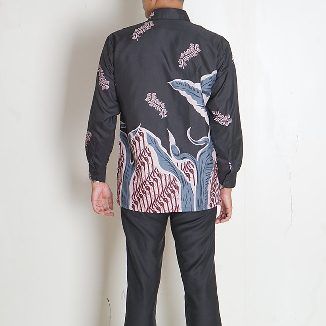 Batik Trusmi Kemeja Batik Motif Daun Hitam Abstrak BUL - Gambar 3