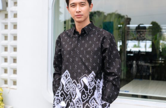 BATIK TRUSMI Kemeja Reguler Atasan Pria Meghan Hitam KBT