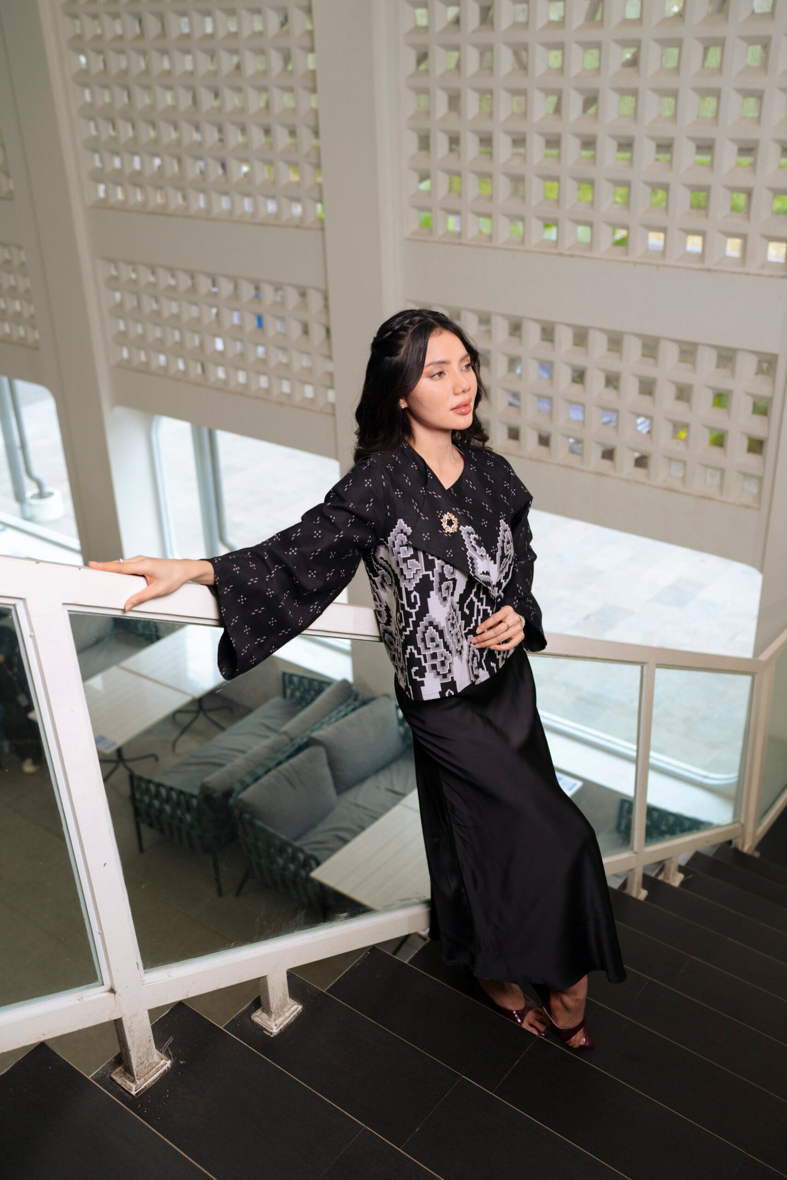BATIK TRUSMI Atasan Wanita Outer Batik Meghan Hitam RML - Gambar 6