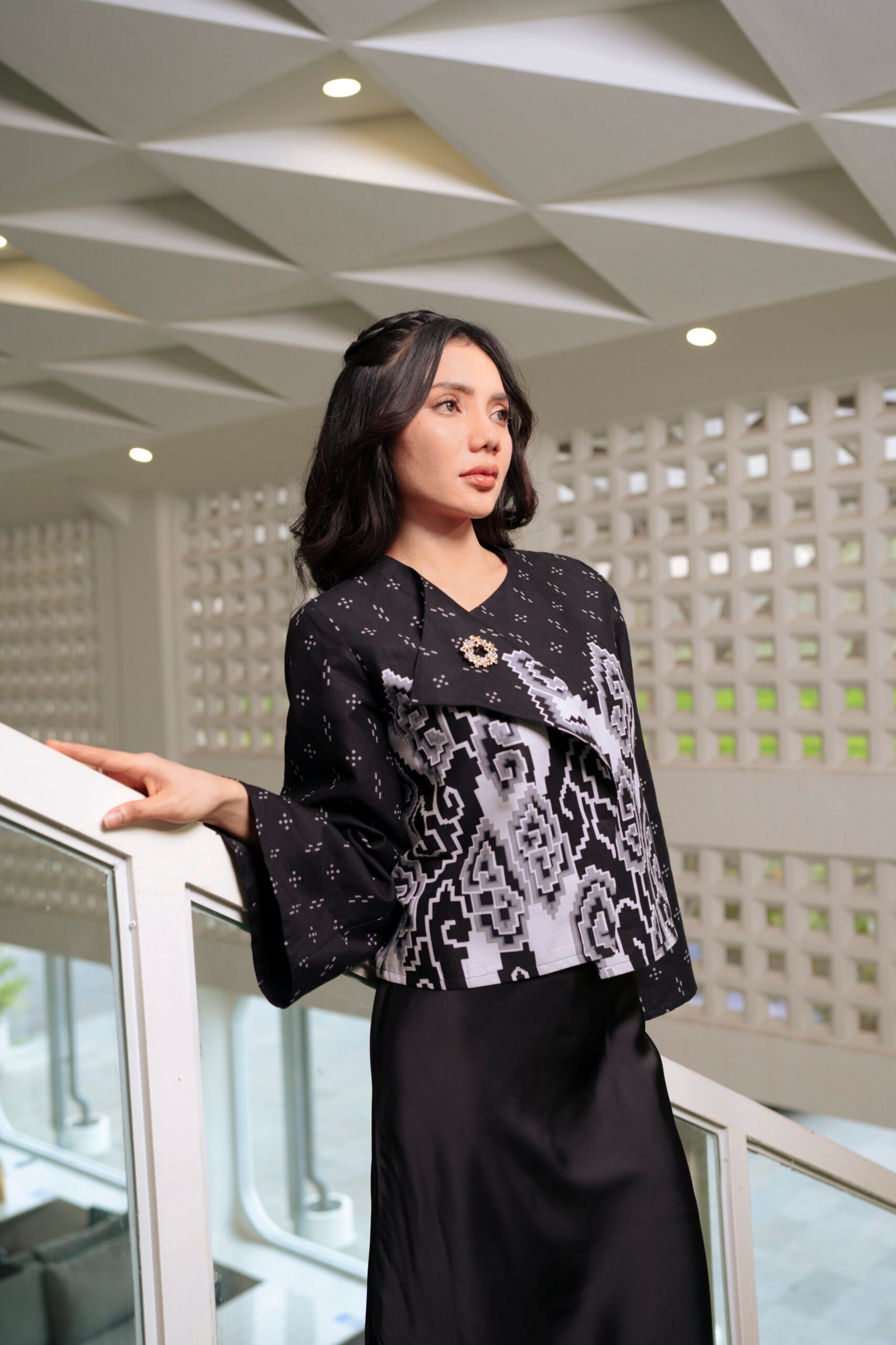 BATIK TRUSMI Atasan Wanita Outer Batik Meghan Hitam RML - Gambar 3