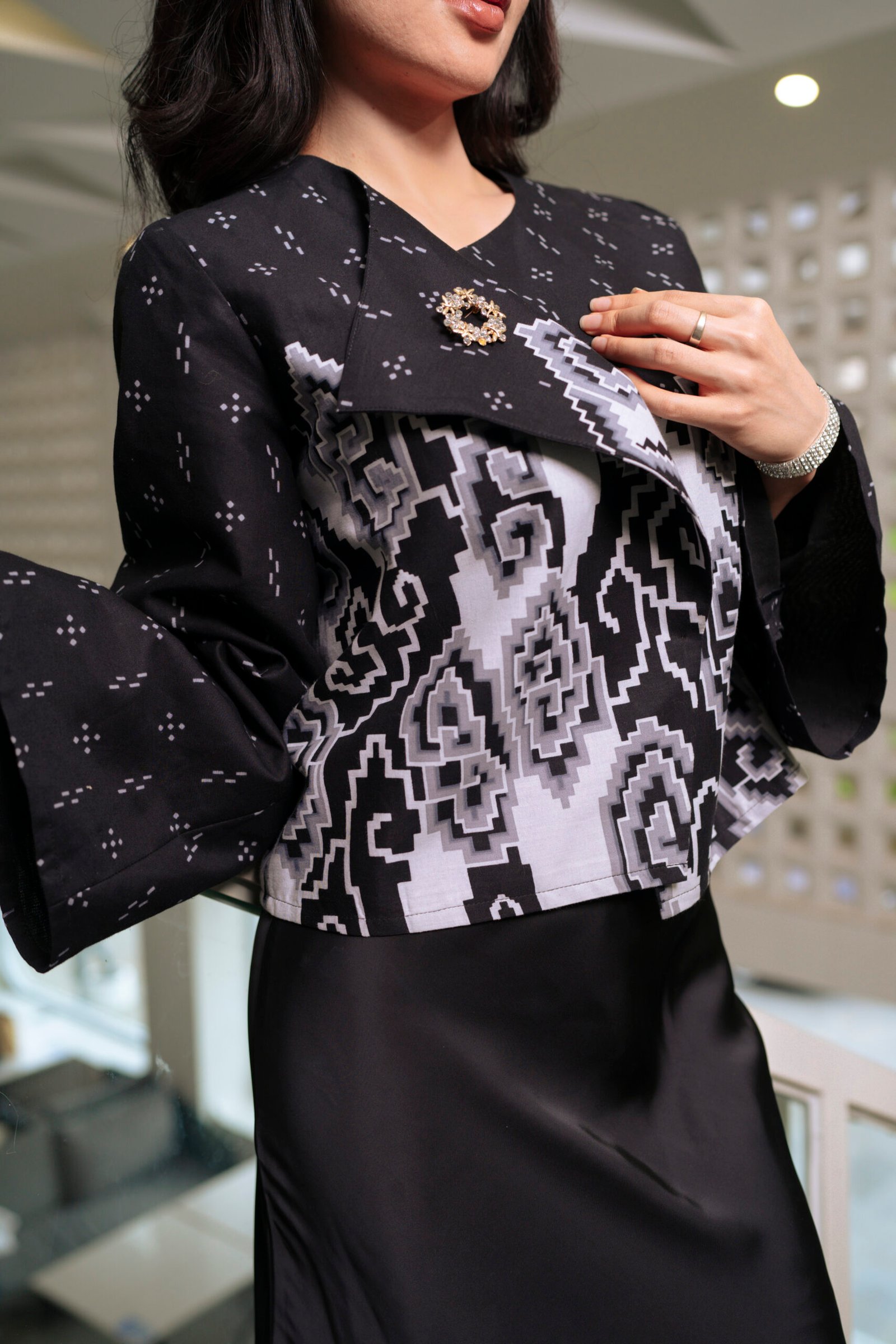 BATIK TRUSMI Atasan Wanita Outer Batik Meghan Hitam RML - Gambar 2