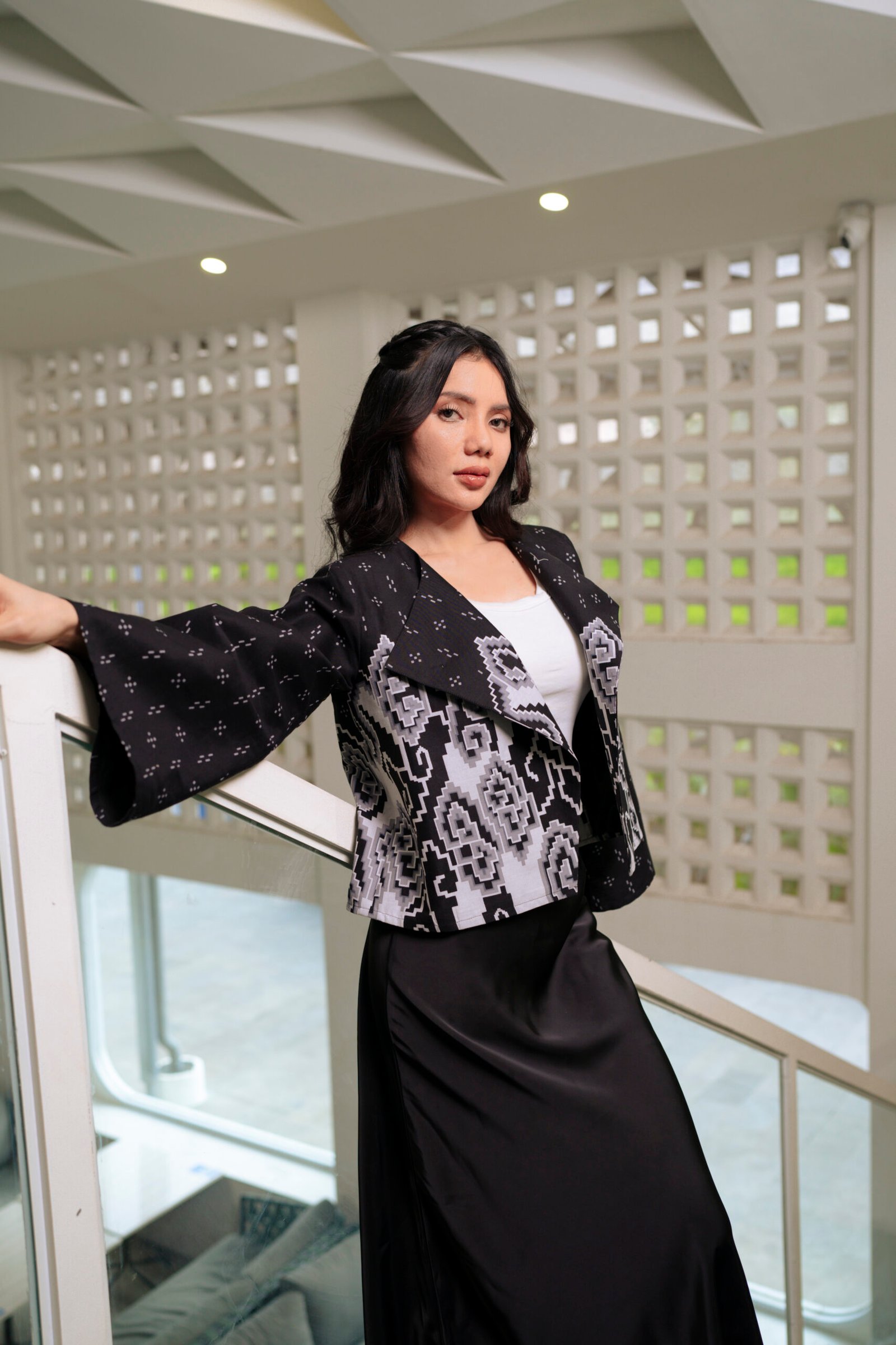 BATIK TRUSMI Atasan Wanita Outer Batik Meghan Hitam RML - Gambar 4