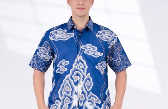 BATIK TRUSMI Kemeja Lengan Panjang Kemeja Pria Batik Premium Motif Mega Mendung Langit Biru